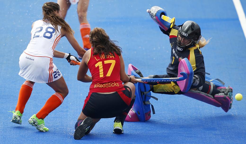 Eurohockey championship femminile. Un momento dell&#39;incontro tra Olanda e Spagna (Action Images)